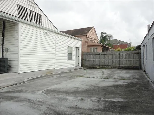 1124 Josephine St — Photo 15
