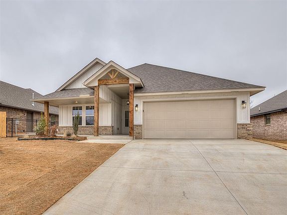 3rd image of 2420 Creekview Trl