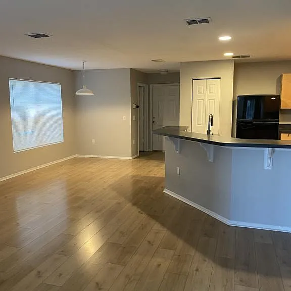 1032 Chalcedony St — Photo 5