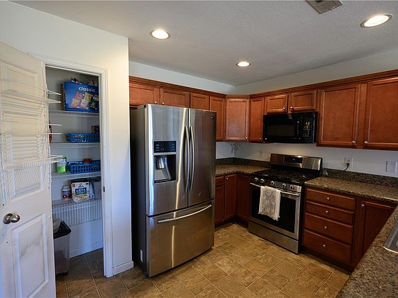 5th image of 102 Stanmoore Dr