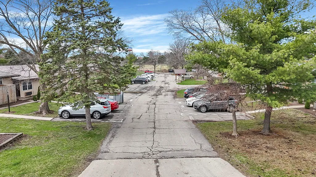 Willow Run Apartments — Photo 2