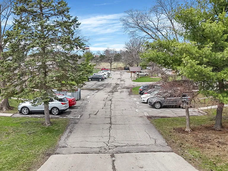 Willow Run Apartments — Photo 2
