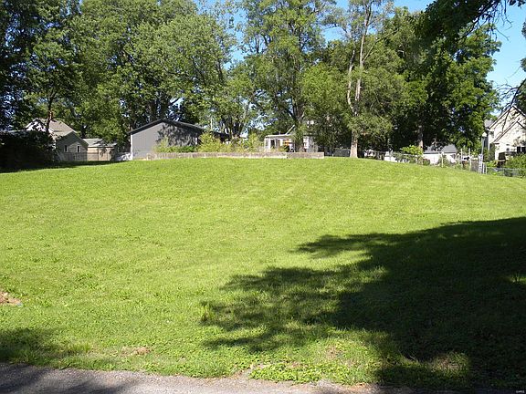 2nd image of 607 Pleasant St