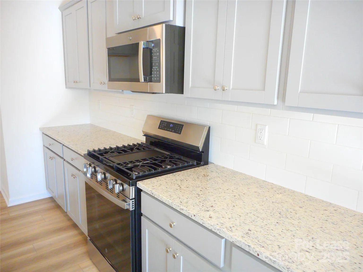 3 bed, 2.5 bath, 1666 sqft, $1,925 — Photo 4