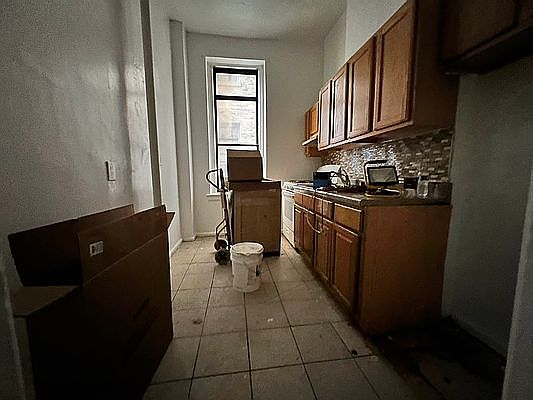 3rd image of 2304 Sedgwick Ave #1F