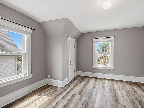 3rd image of 3541 Clinton Ave