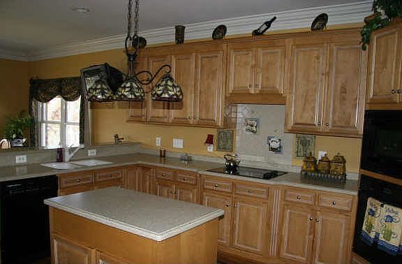 Large open kitchen w/ great lake view