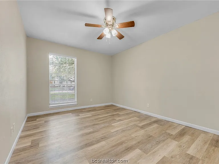 1803 Leona Dr — Photo 11