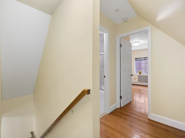 183-26 Booth Memorial Avenue image 12 of 31