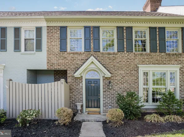 8 Kensington Sq, Mechanicsburg, PA 17050