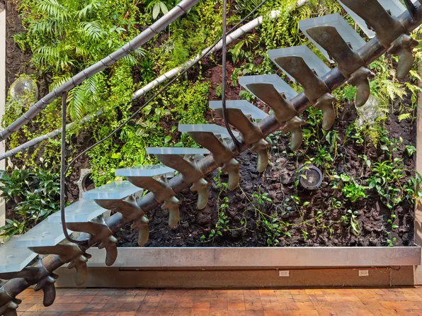 527 Hudson Street image 5 of 24