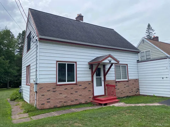 5305 E Sunset Road, Ironwood, MI 49938