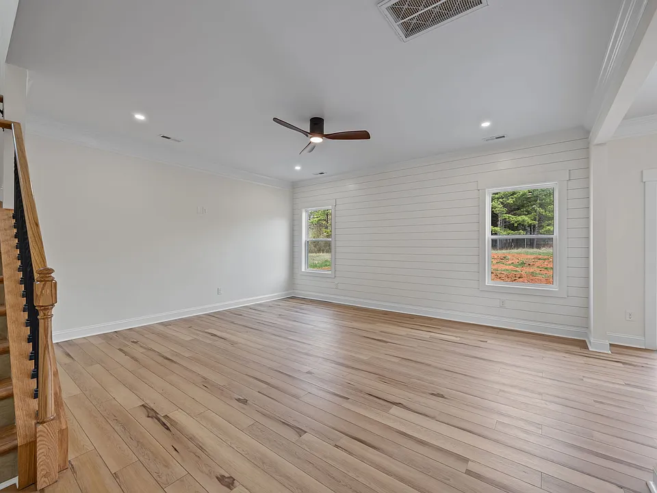 387 Lake Farm Dr
