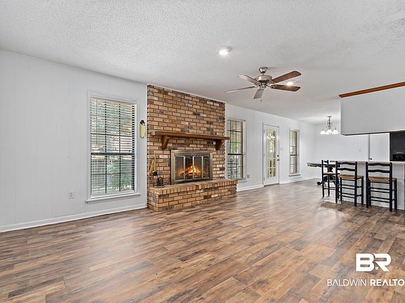 4th image of 303 Briarwood Ct