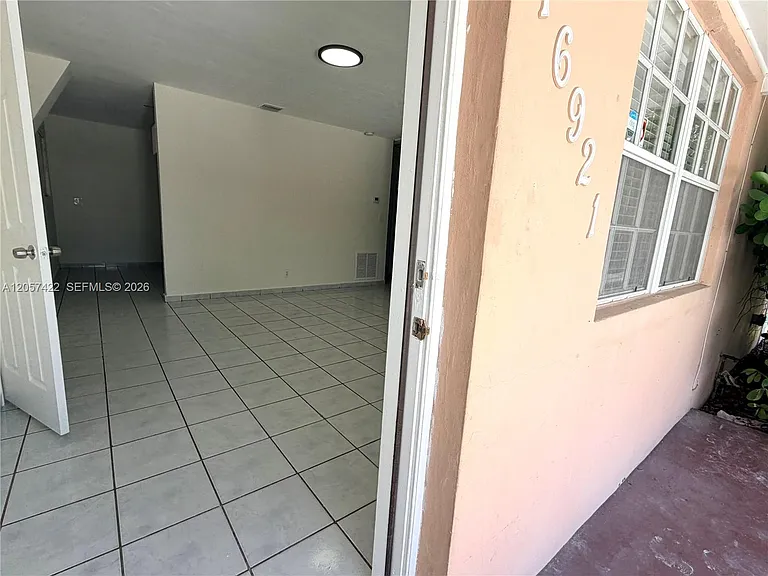 16921 SW 94th Ave — Photo 3