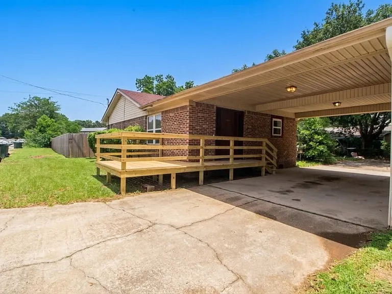 4630B Bellview Ave #B — Photo 2