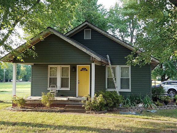 Cute and cozy farmhouse