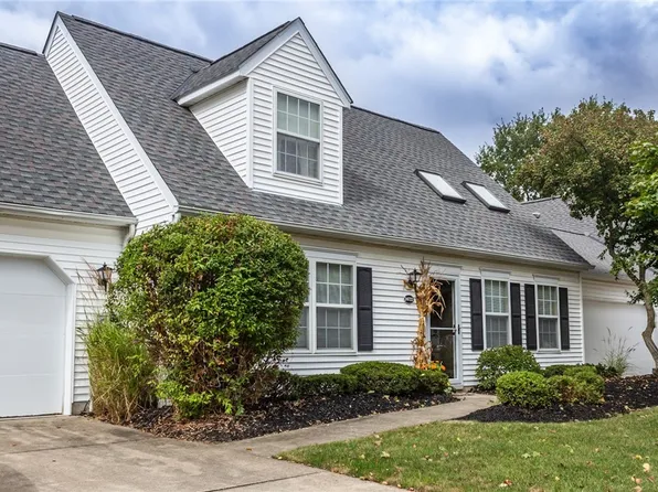 24722 Grove Pond Way #60, Olmsted Falls, OH 44138