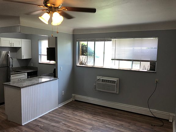 3rd image of 15610 Madison Ave APT 106