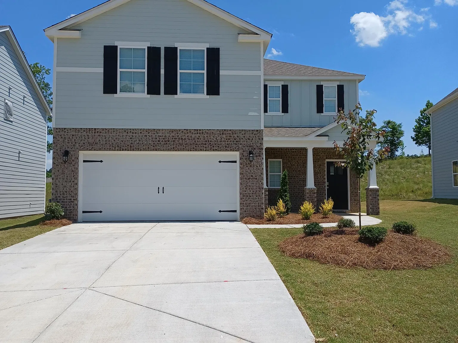 4 bed, 2.5 bath, 1884 sqft, $1,975 — Photo 1