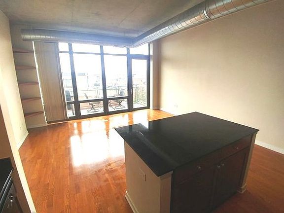 2nd image of 1000 N Kingsbury St APT 403