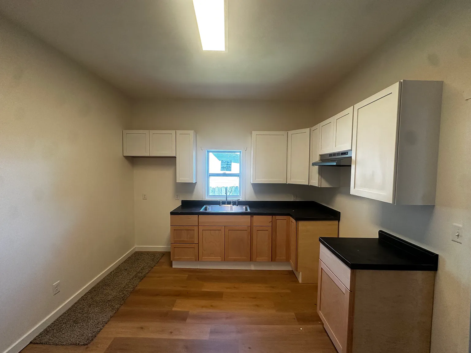 3 bed, 1.5 bath, 1104 sqft, $1,250 — Photo 3
