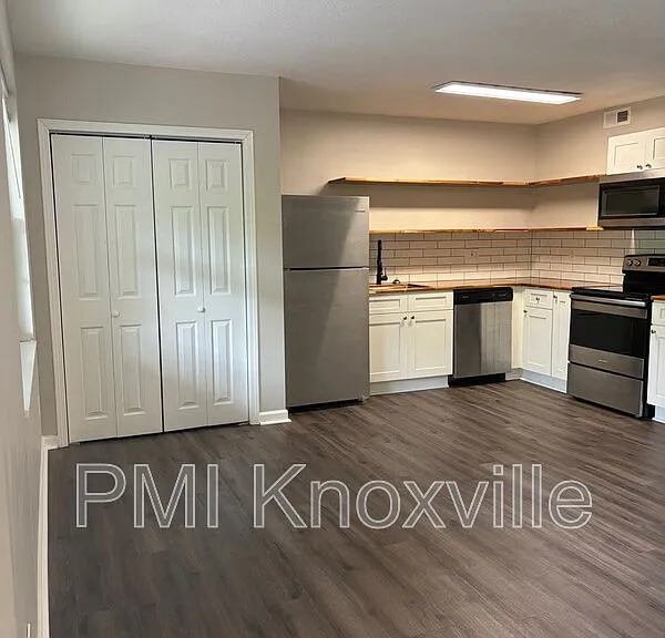 123 Ingersoll Ave #2 — Photo 3