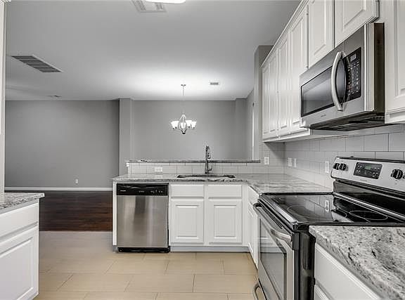 5th image of 11520 Emerald Falls Dr