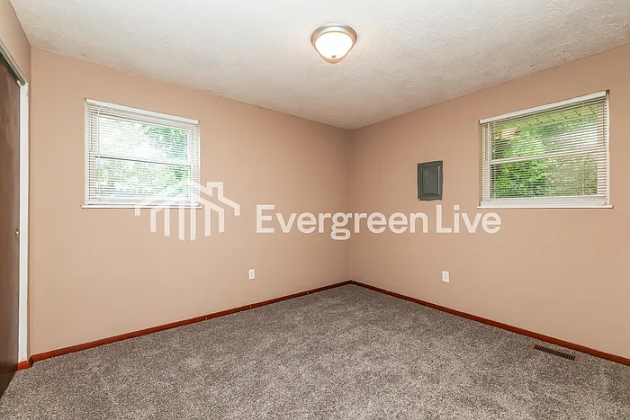 1101 Rossiter Dr — Photo 8