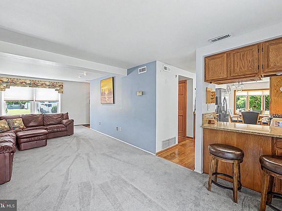 5th image of 1647 N Michigan Ave