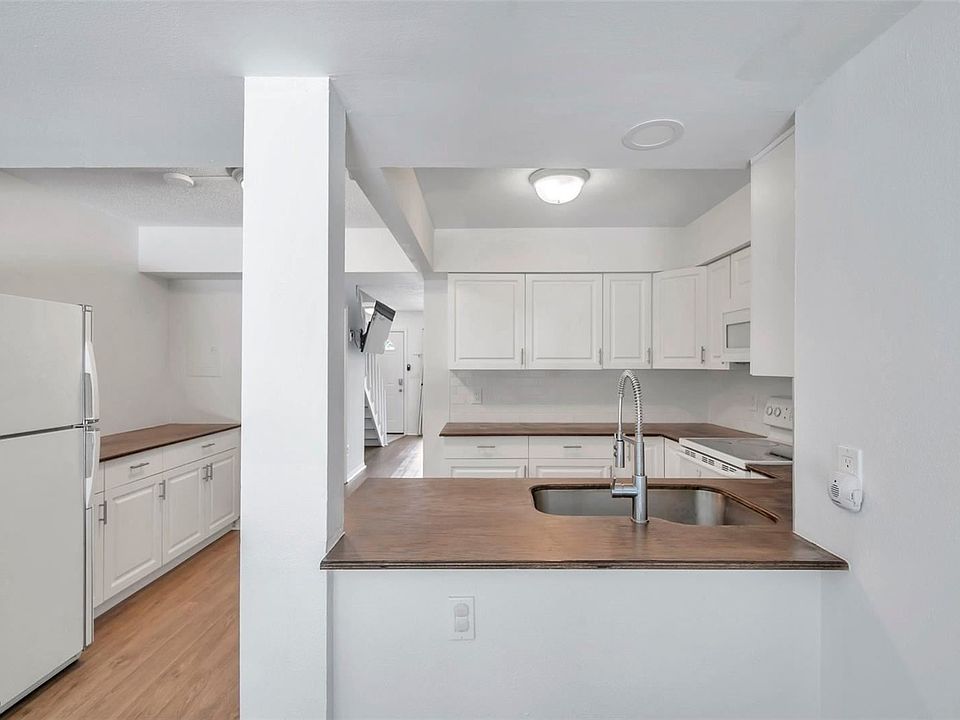 1st image of 16018R Dawnview Dr