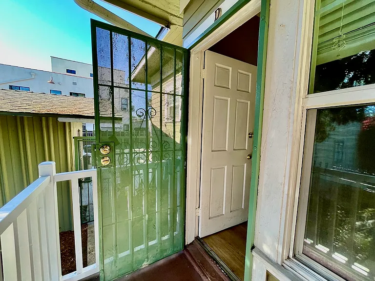 229 W 8th St #D — Photo 6
