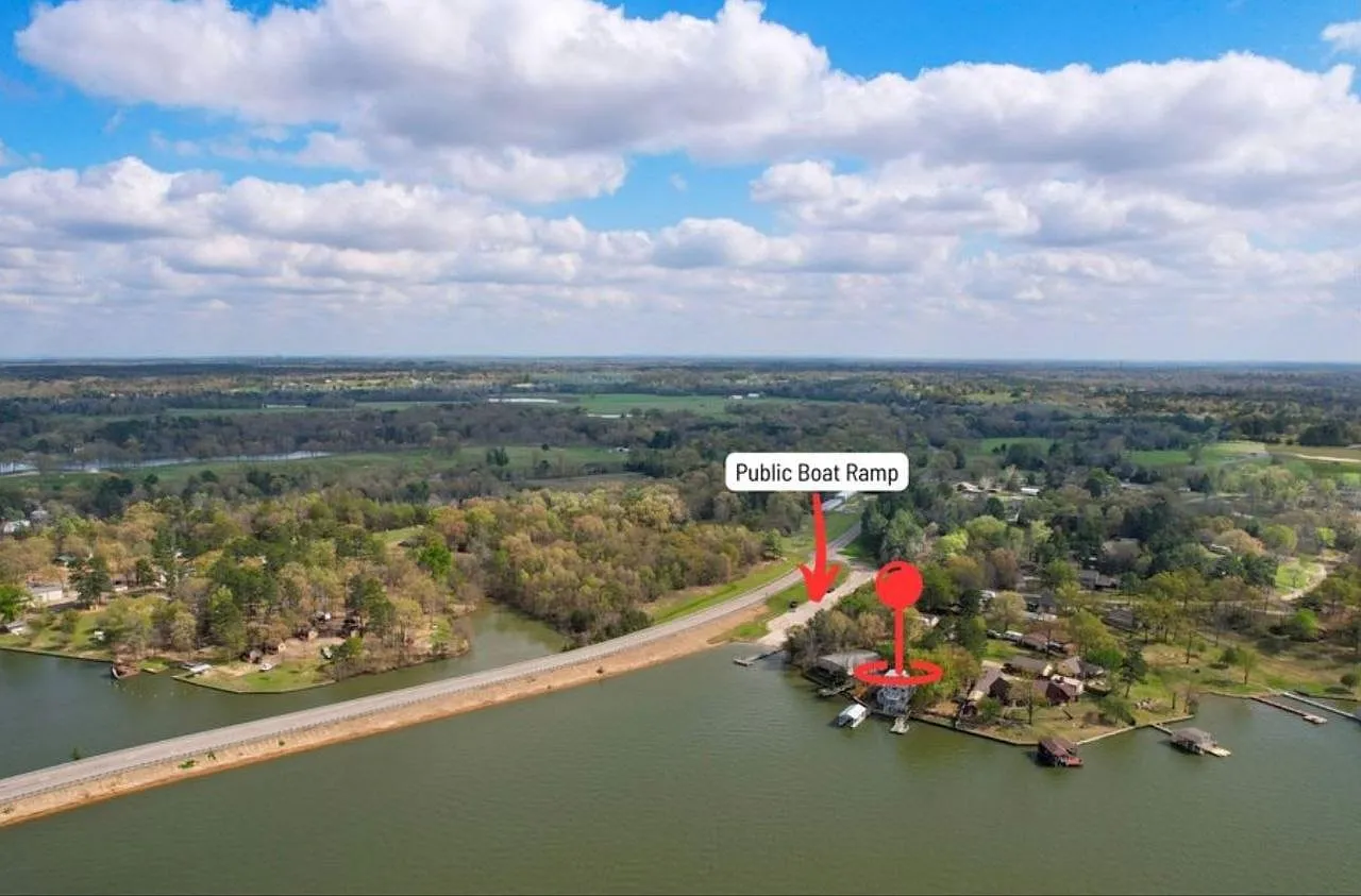4 bed, 3.5 bath, 2200 sqft, $4,000 — Photo 2