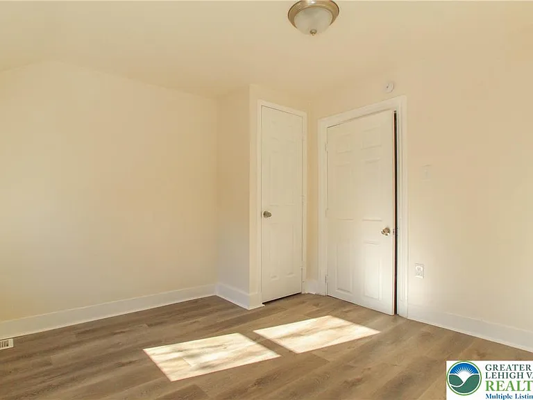 330 Walnut St — Photo 10