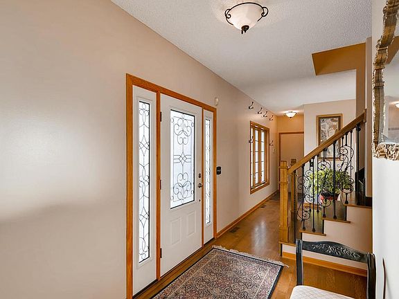 2nd image of 953 Autumn Dr