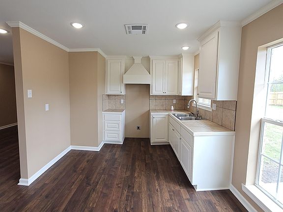 2nd image of 3664 Lou Ln