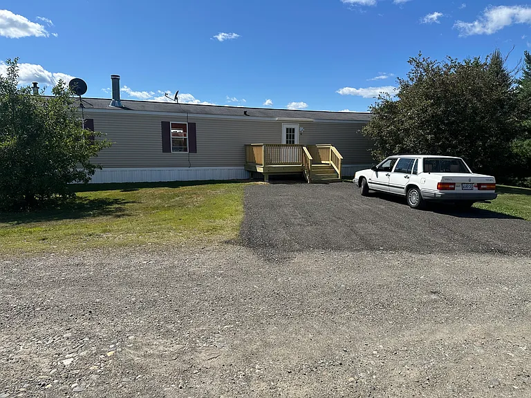 19 Rodeo Rd — Photo 1