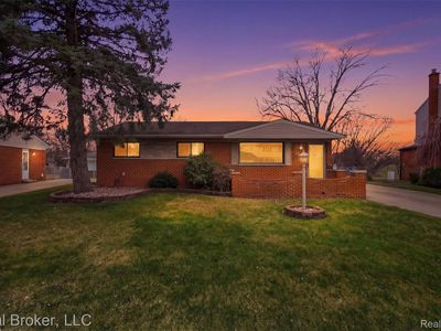 10924 Lesure Dr, Sterling Heights, MI, 48312