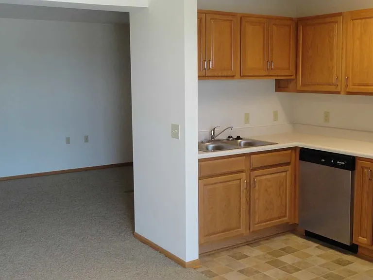 Elkhorn Ridge Apartments — Photo 10