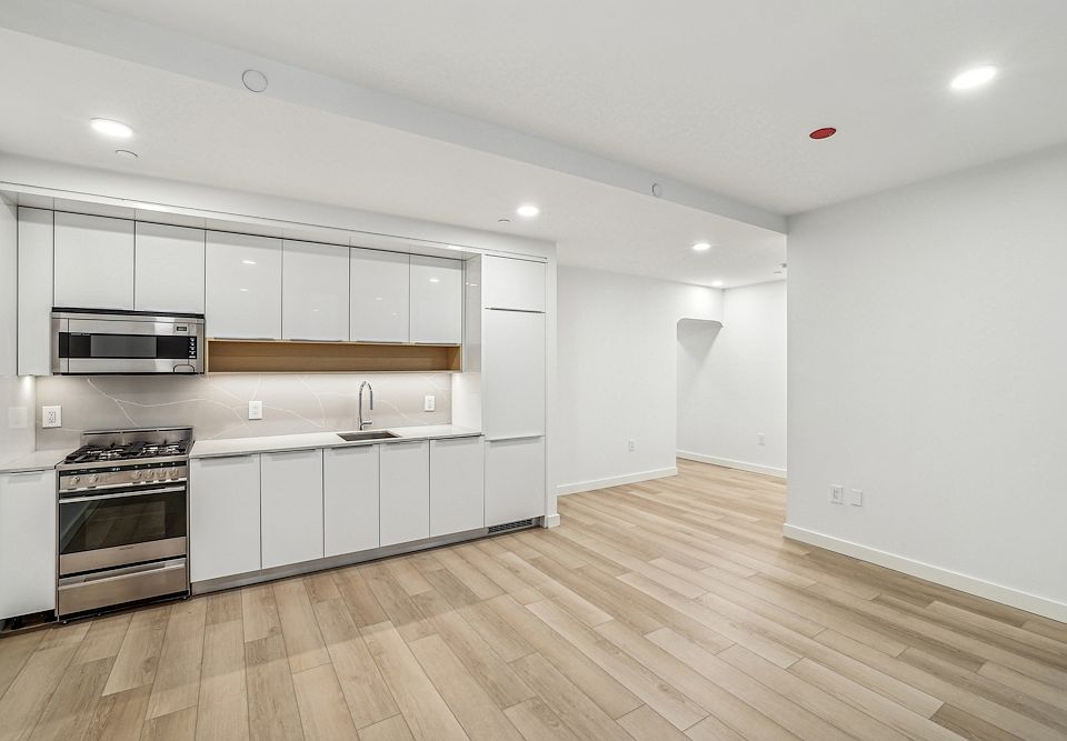 1st image of 20 Broad St #405