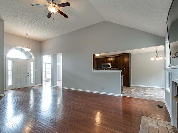 2nd image of 1160 Freedom Dr