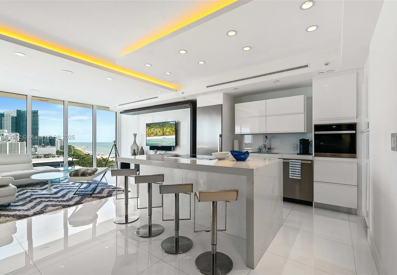 The Decoplage Condo — Photo 4