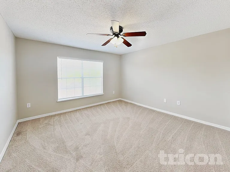 13561 Linden Dr — Photo 12