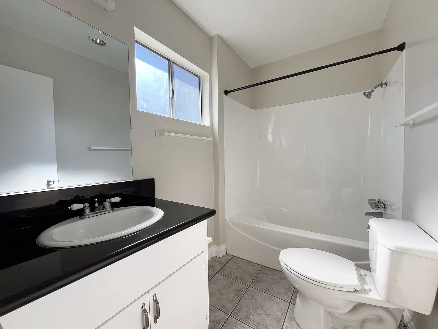 372 Freeman Ave — Photo 4