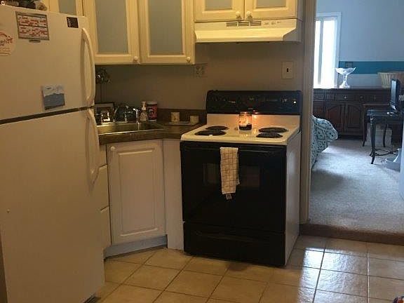 2nd image of 35 Bear St