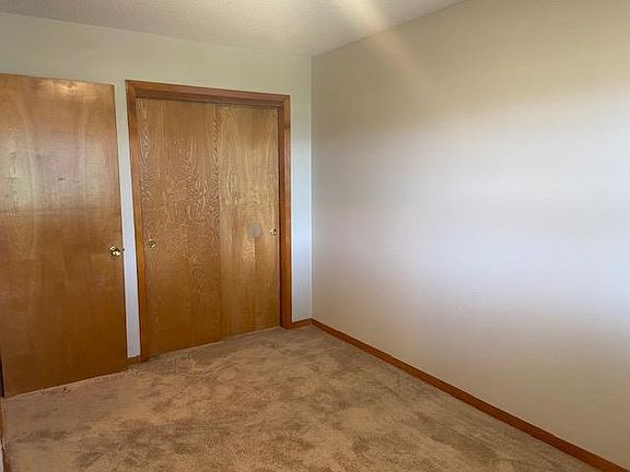 5th image of 613 Evergreen St