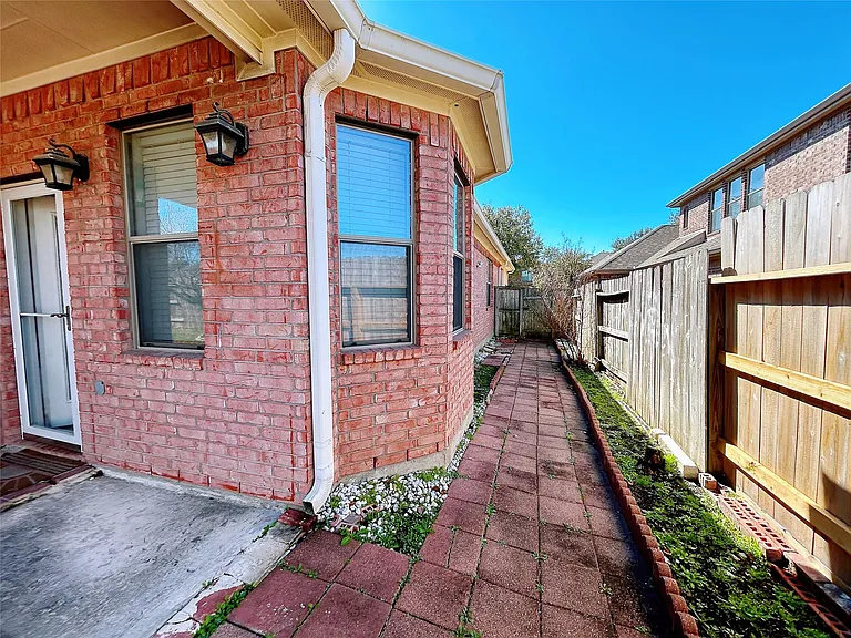 5523 Baby Blue Ln — Photo 41