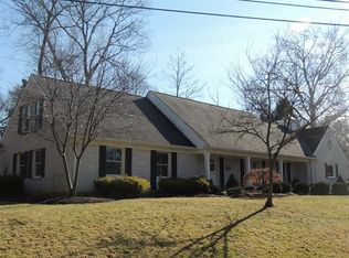 250 Woodside Dr, Batavia, OH 45103