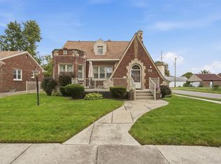 202 Riverside Dr, Detroit, MI 48215
