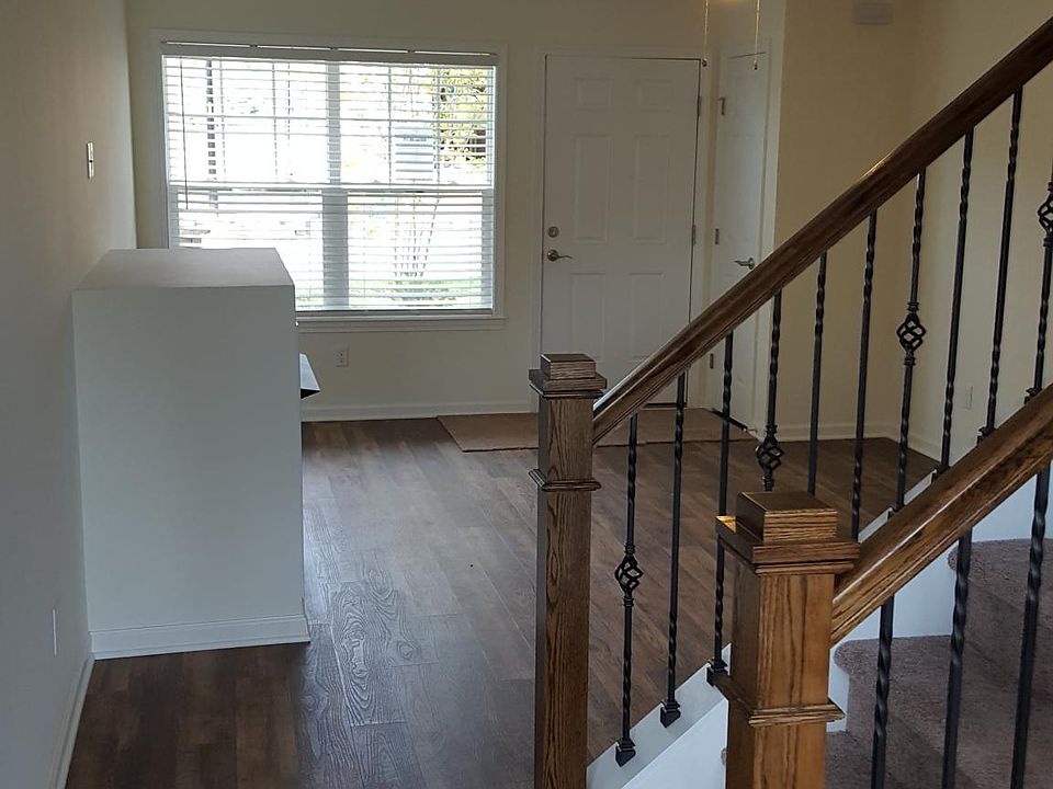 Living Room w/ gas fireplace